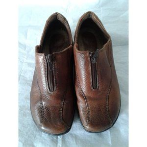 Tom McAnn Leather Shoes for women. Excellent condition Size 5W